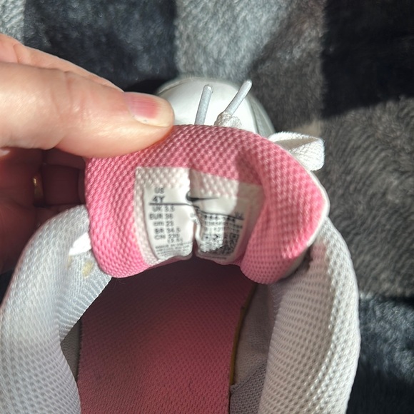 Nike Air Max 90 Pink Black Sneakers - Picture 6 of 7